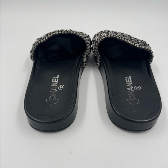 Chanel slide 💓 - Picture 3 of 10